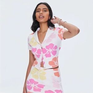 Tropical Floral Short Sleeve button front Cardigan Sweater small